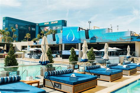 wet republic pool packages.